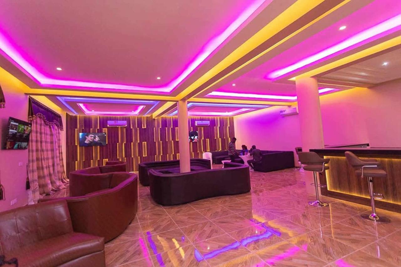 The Platinum Bay Hotel Berekuso Exterior photo